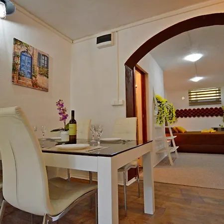 Haus Natura Apartment Jurdani