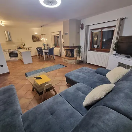 Apartment Haus Natura Jurdani